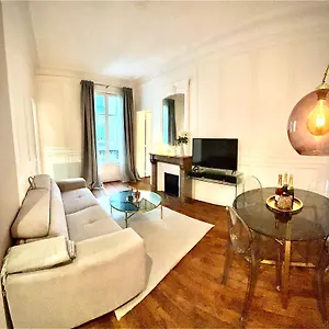 Splendide Appartement, Chic, Elegant Et Calme. Paris